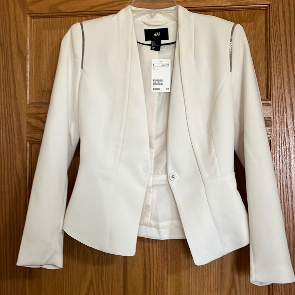 NWT H&M fitted blazer with metal details size 4 - Picture 2 of 8